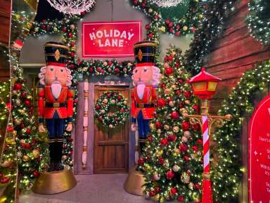 Holiday Lane entrance